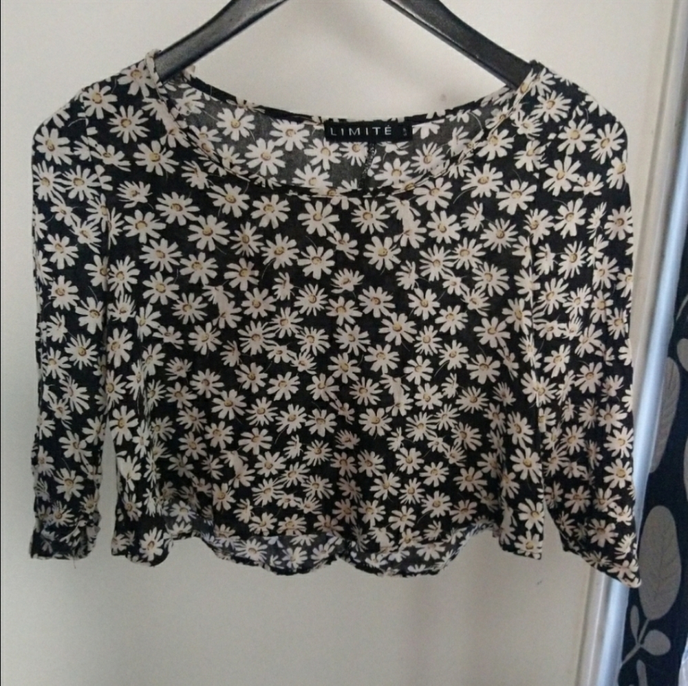 🌻4/30🌻Limite floral crop top
